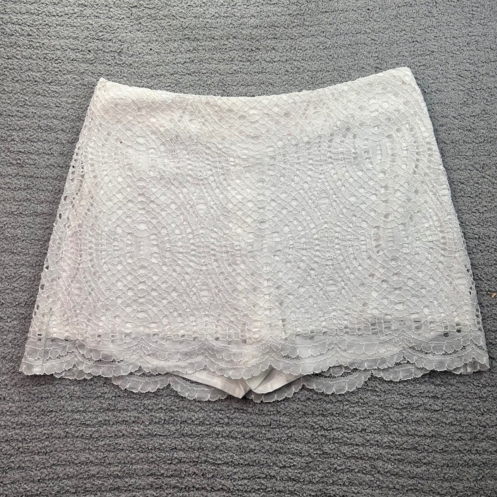 Lilly Pulitzer Skort Lace Scalloped White Size 8 Preppy Coastal Resort Feminine